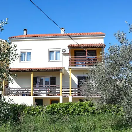 Dama