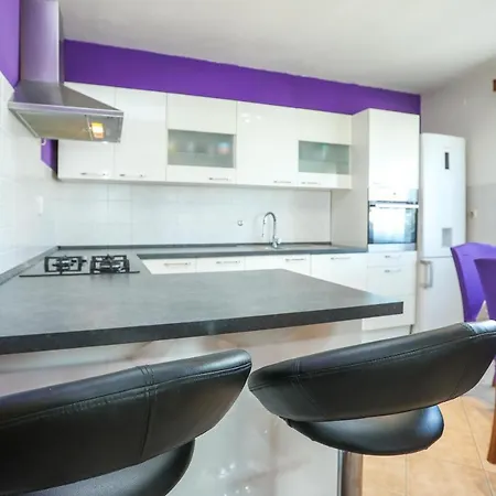 Dama Apartment